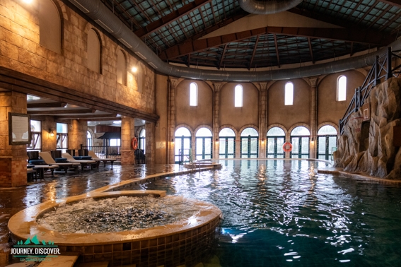 The La Piscine swimming pool and jacuzzi.