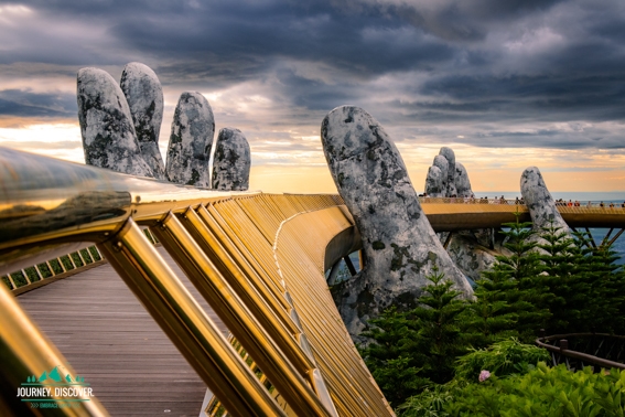 The magnificent hands of the Golden Bridge.