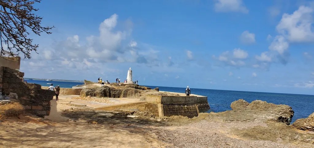 Vasco da Gama Pillar: Historic landmark with a tall stone pillar offering views of the surrounding area.