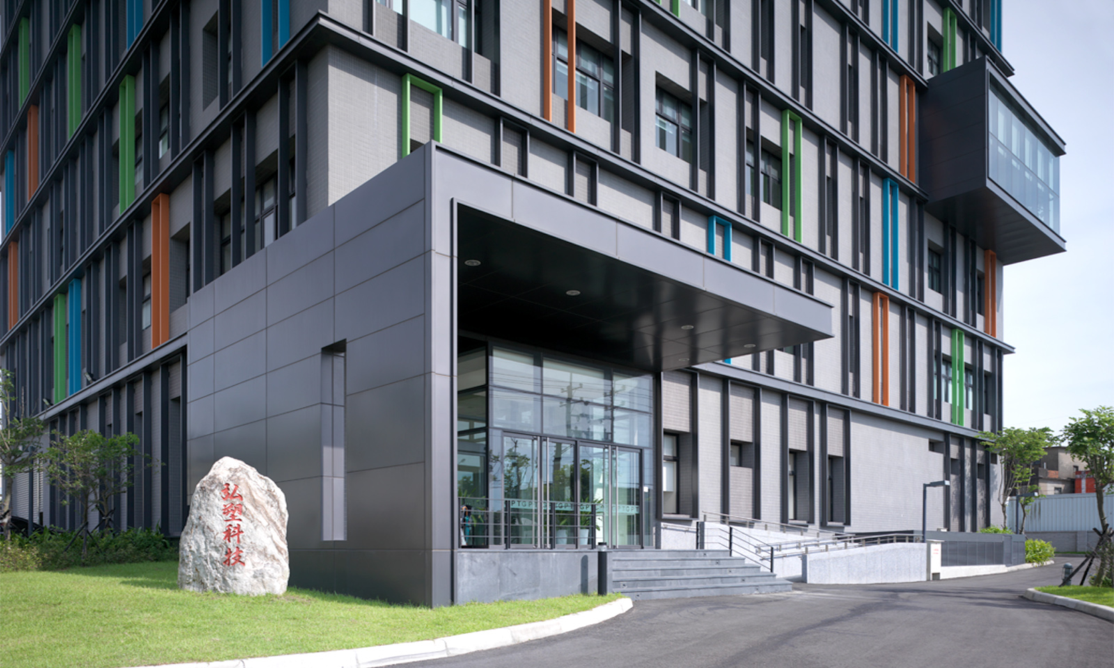 弘塑科技龍頭廠加大先進封裝投資 Christa Belle