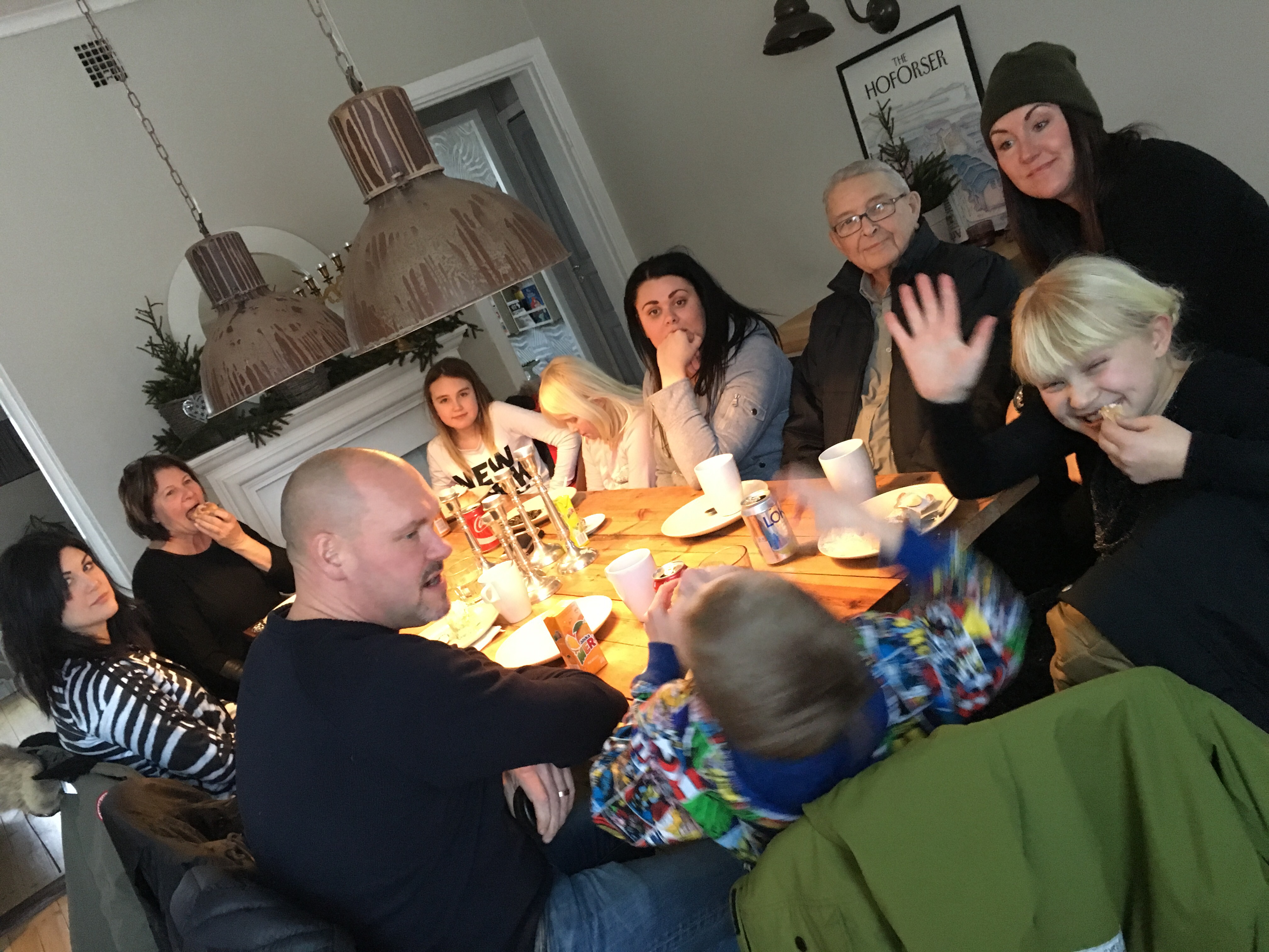 Fika med morfar och alla barn, barnbarn och barnbarnsbarn ;)