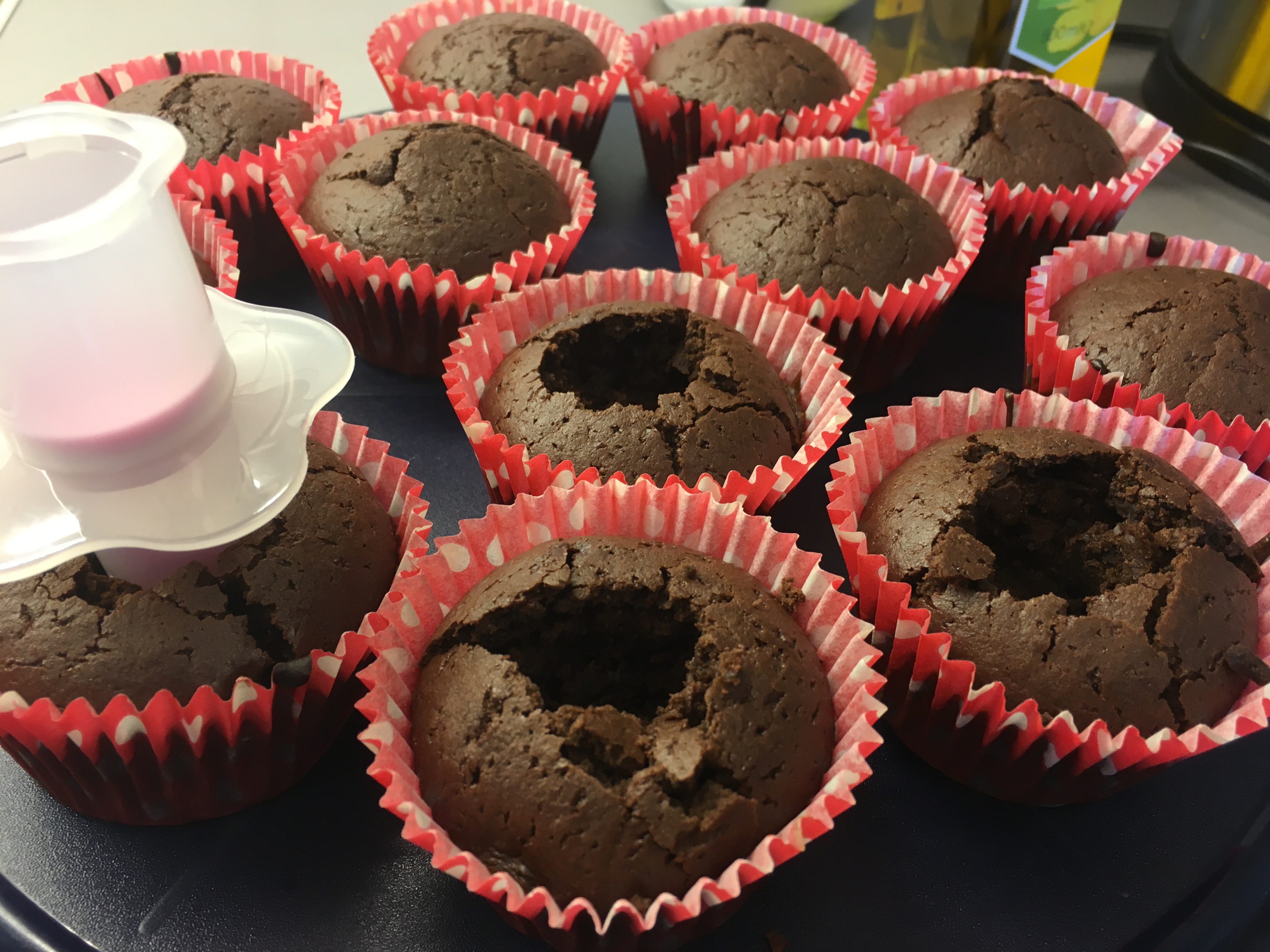 Göra hål för nötcreme