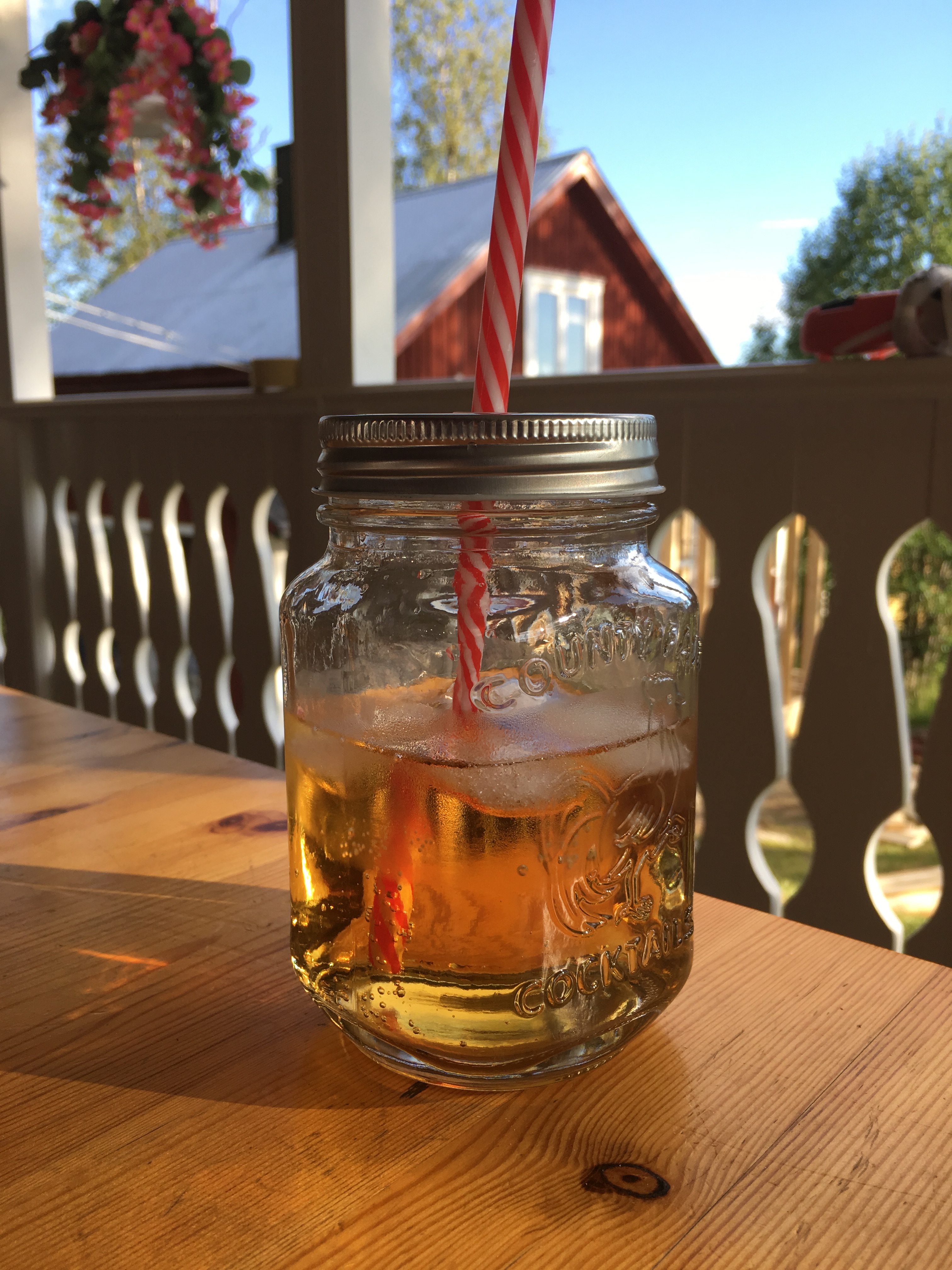 Iskall pärondrink i solen