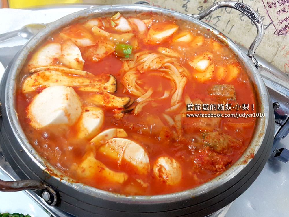 釜山美食＼札嘎其站＼故鄉泡菜鍋，白鐘元三大天王推薦，真的好好吃啊！