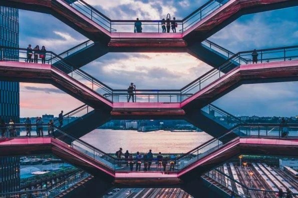 Weird things about New York City that struck me as non-American