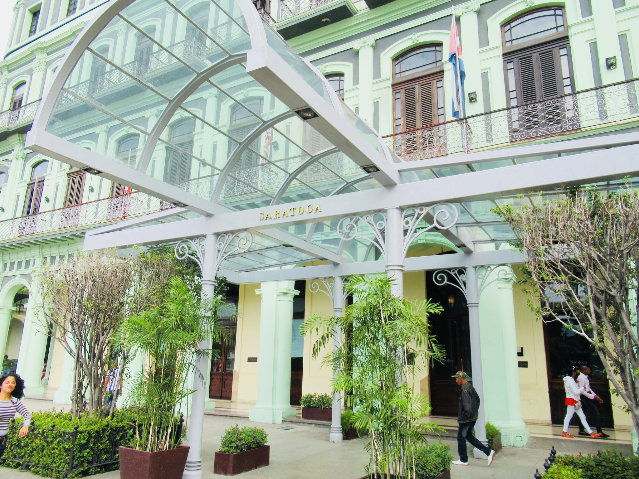 the entrance to the saratoga hotel