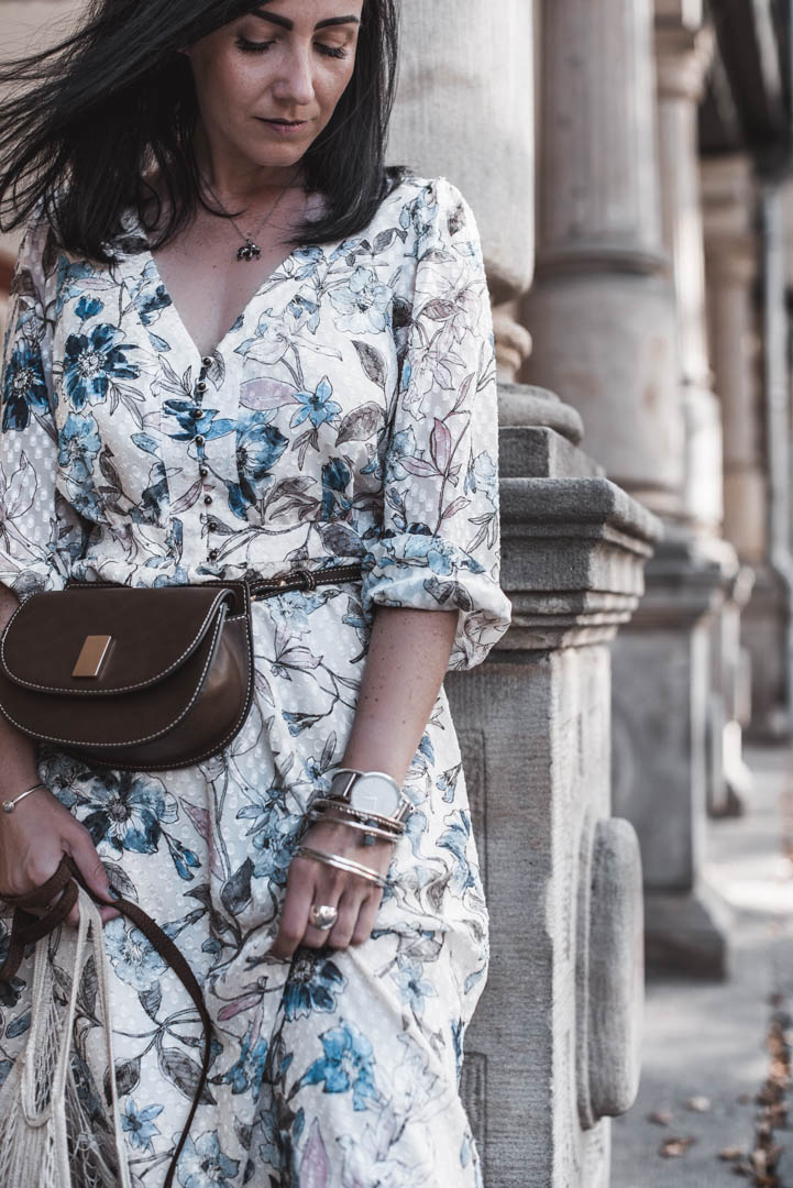 In Diesem Herbst Tragen Wir Kleider Mit Flowerprints Julies Dresscode
