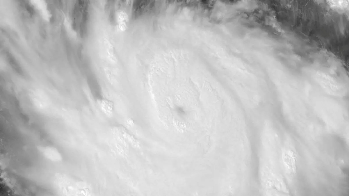 Polo se intensificó a huracán de máxima categoría en solo 24 horas impulsado por El Niño (nota de Ali Rodríguez en OEM-Informex)