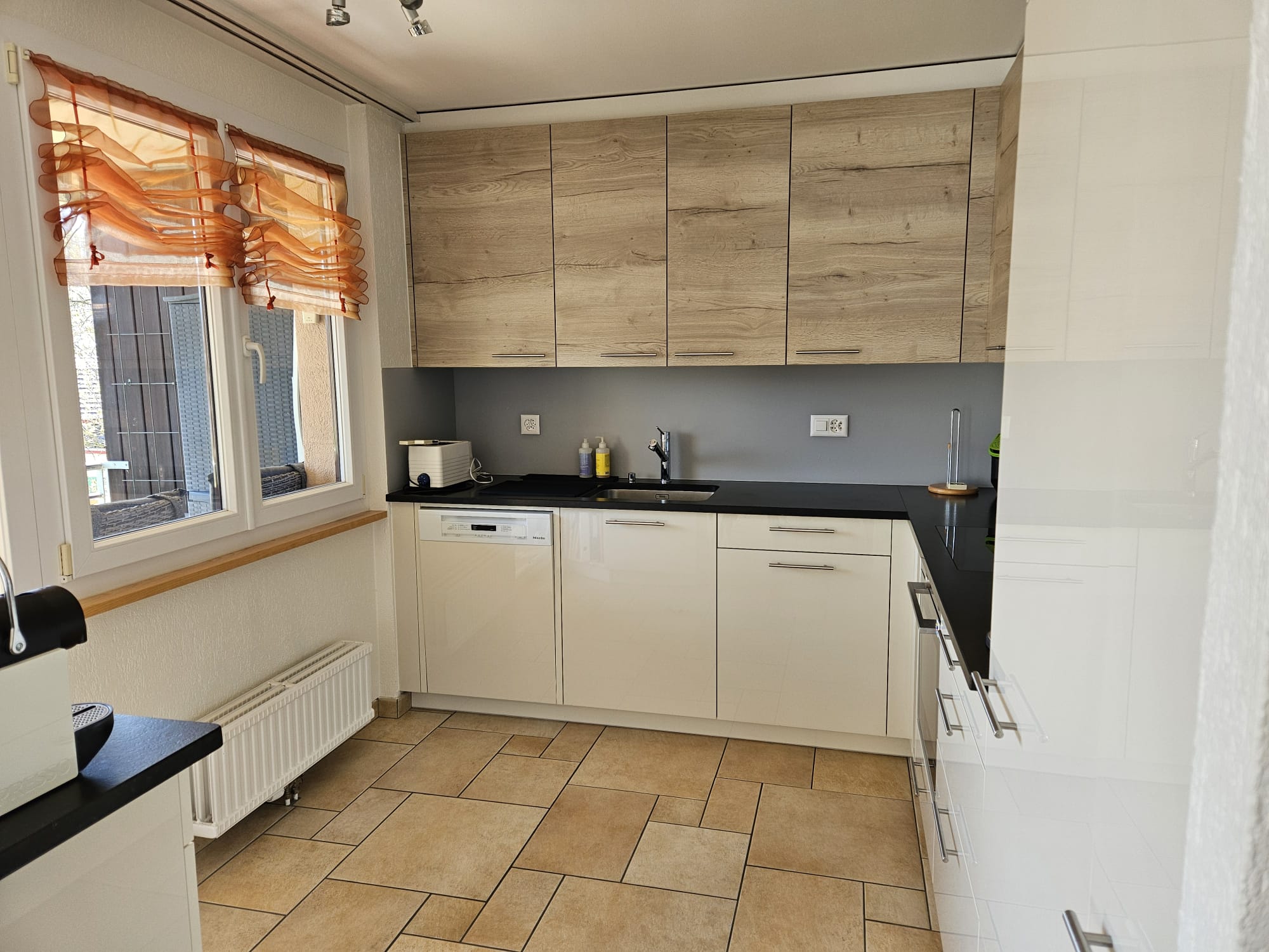 Bel appartement de 4 pièces au dernier étage – calme, lumineux, vue dégagée