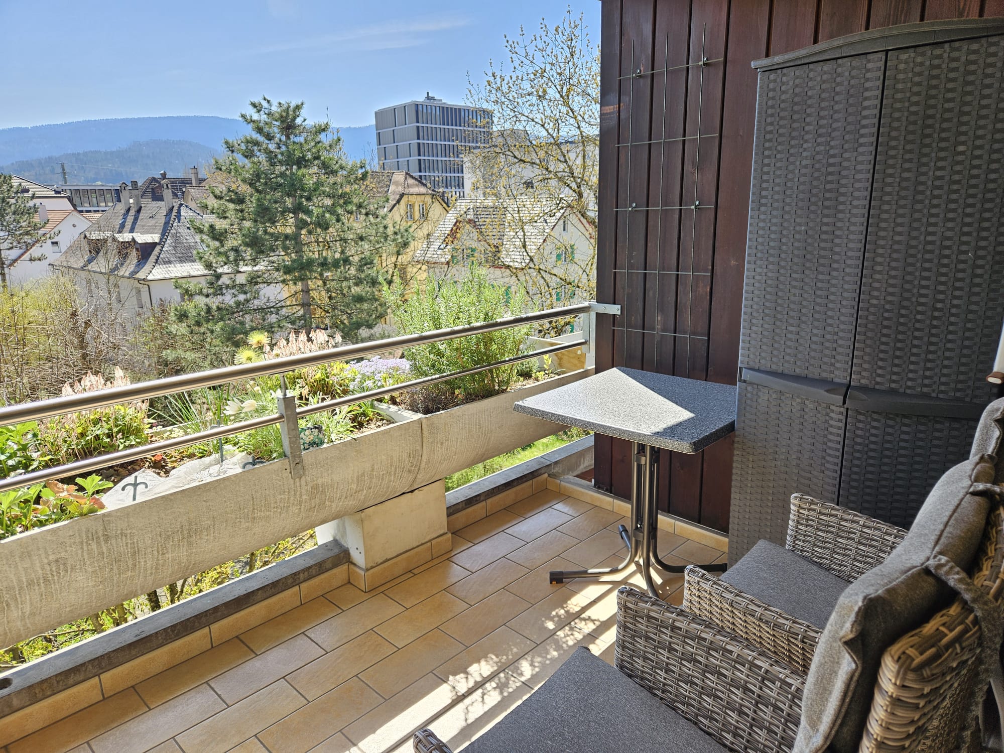 Bel appartement de 4 pièces au dernier étage – calme, lumineux, vue dégagée