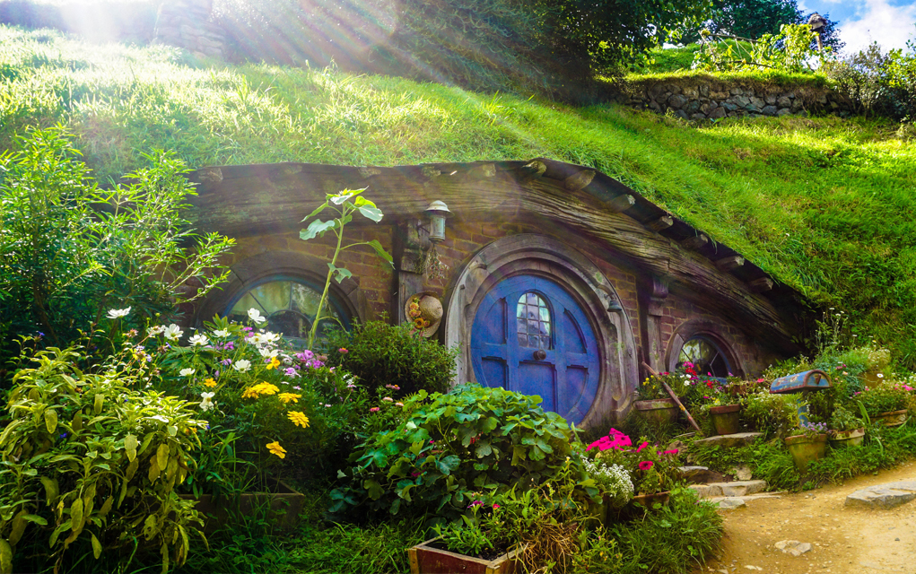 Vorbei ist es mit dem beschaulichen leben von bilbo beutlin, seit er sich auf ein abenteuer eingelassen hat, das hobbitvorstellungen bei weitem übersteigt. Der Kleine Hobbit Bilbo Beutlins Meisterdieb Vertrag Teil 1 Jurios