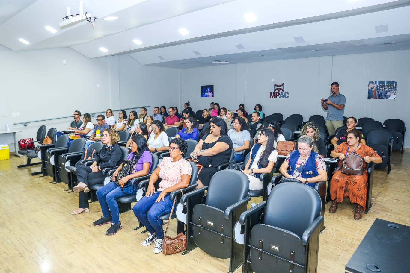 Semulher reúne atores para discutir implementação de políticas públicas voltadas à promoção e proteção das mulheres. Foto: Marcos Santos/Secom