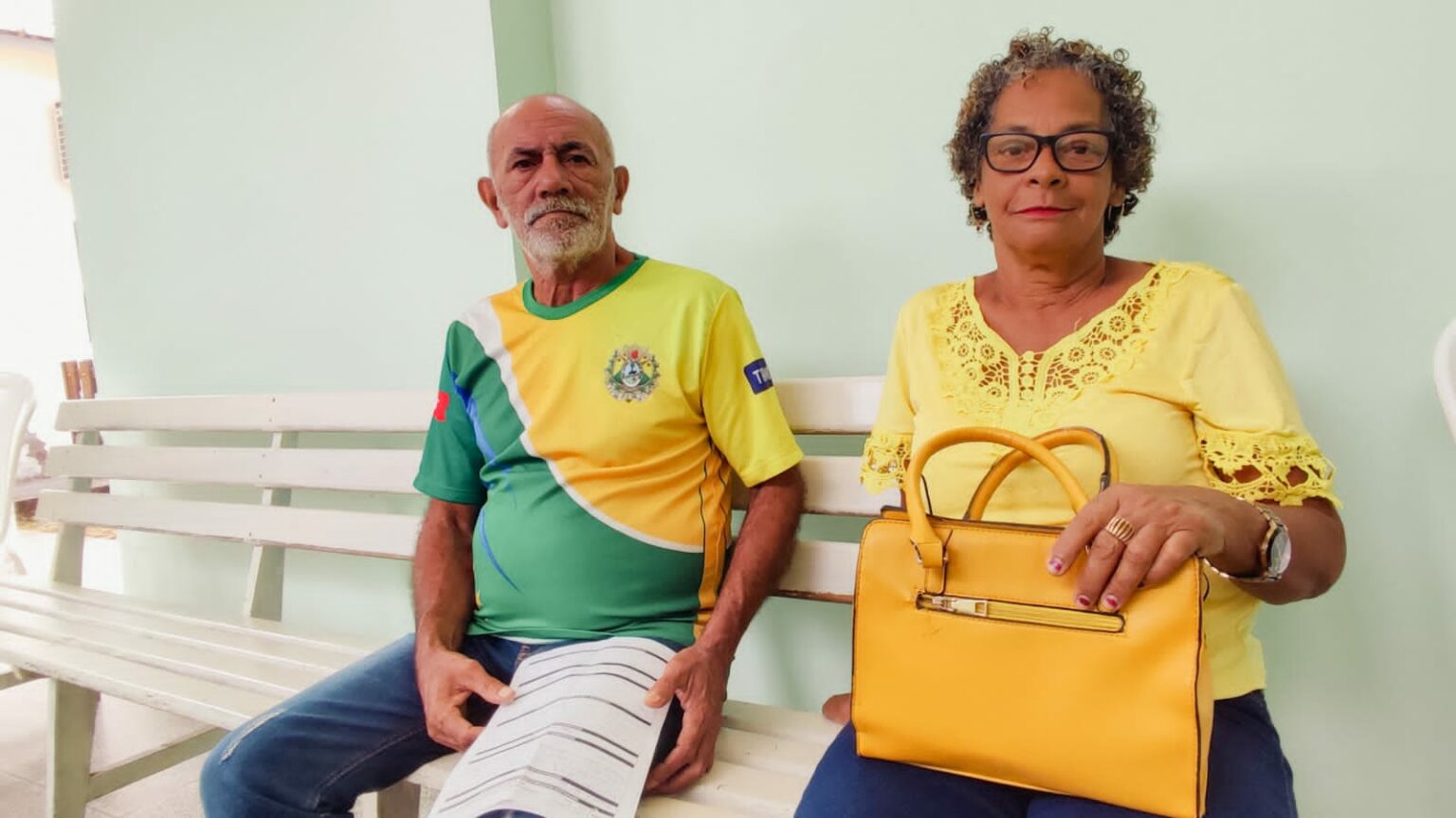 Pacientes satisfeitos por terem a oportunidade de realizar cirurgia oftalmológica em sua própria cidade. Foto: Erisney Mesquita/Secom.