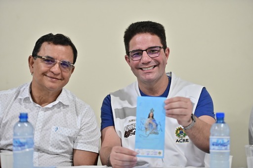 Governador assinou termo de fomento para Festa do Novenário de Nossa Senhora da Glória, em Cruzeiro do Sul. Foto: Diego Gurgel/Secom.