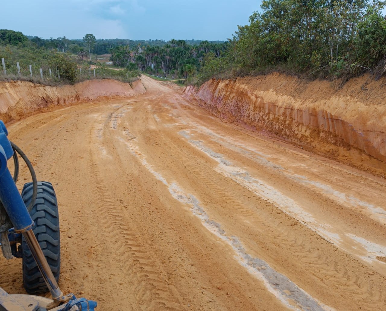 Equipe do Deracre segue com os trabalhos nos ramais do Vale do Juruá. Foto: Beatriz Santos/Deracre