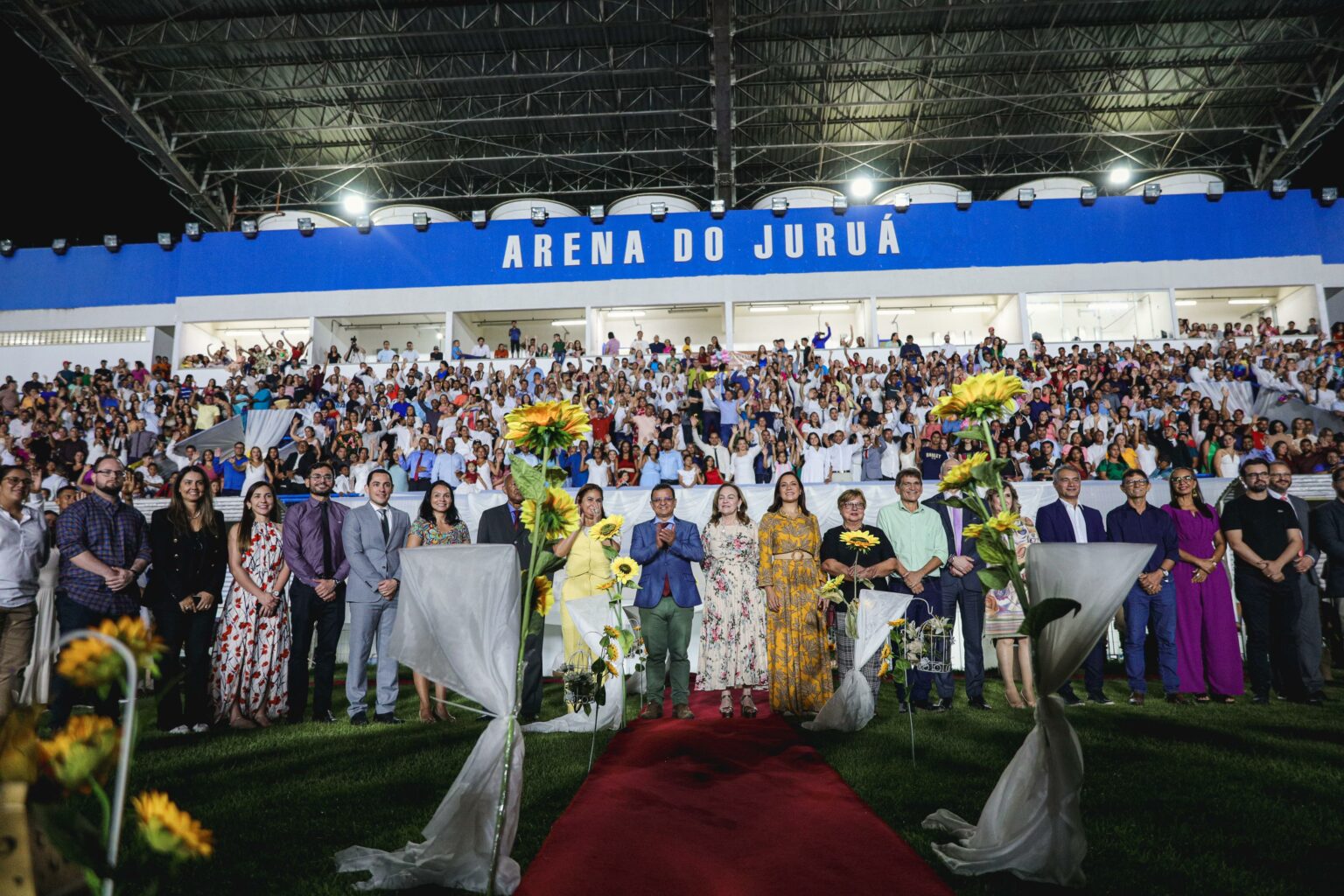 Estádio Arena Juruá foi decorado com flores e iluminação especial, criando um ambiente romântico e festivo. Foto: José Caminha/Secom