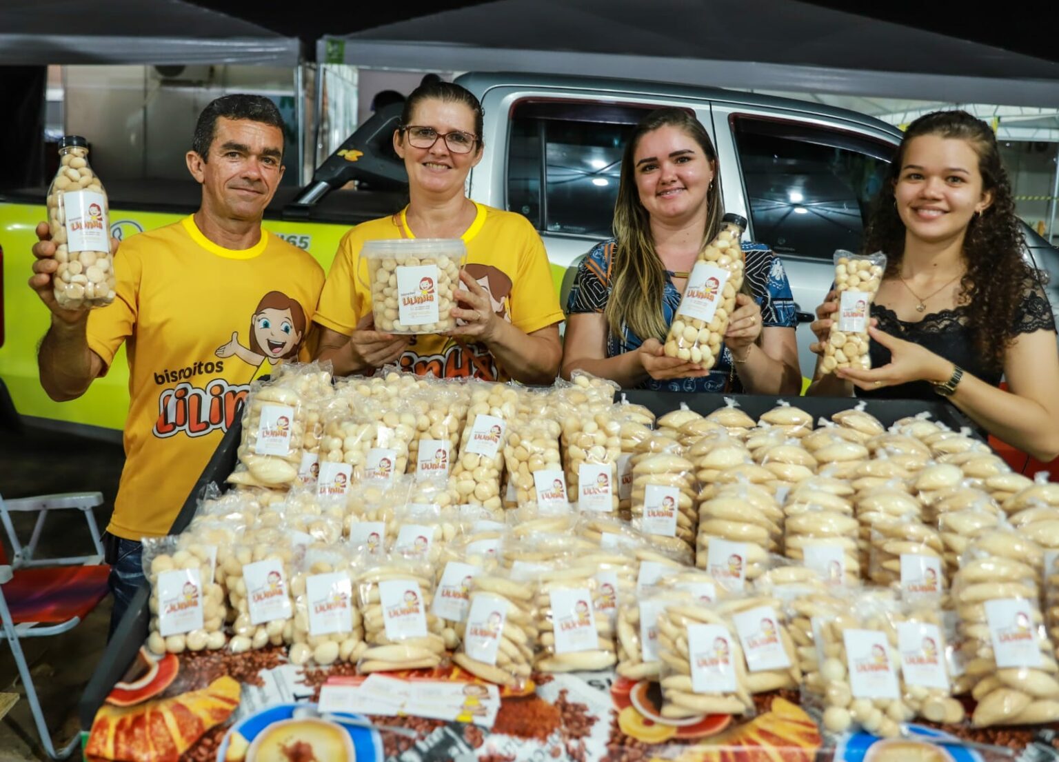 Os biscoitos de goma vendidos pela família se destacam pela embalagem diferenciada e os sabores tradicional, maracujá e cupuaçu. Foto: Marcos Vicentti/Secom