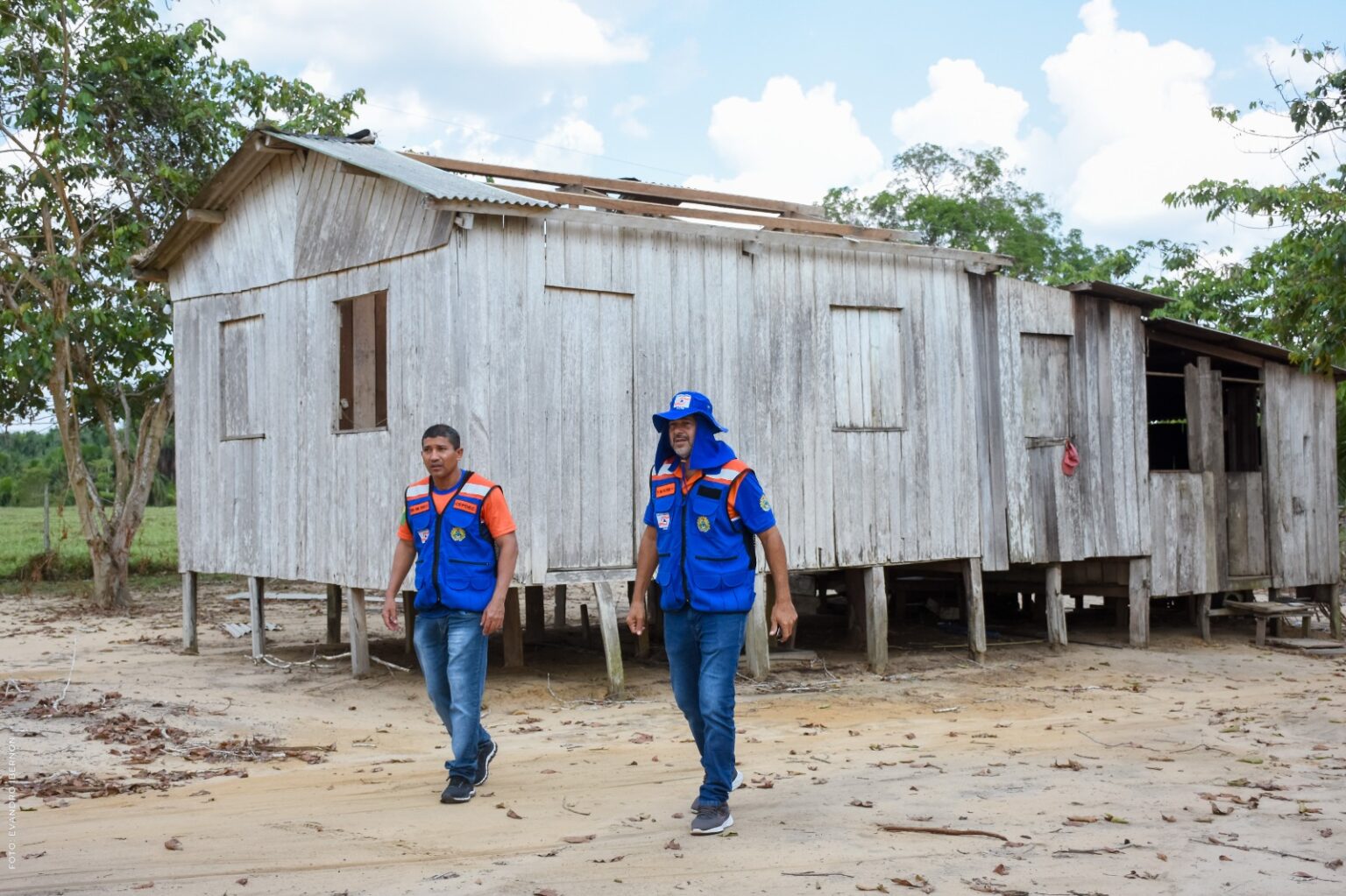 Estado presta assistência às famílias atingidas pelas tempestades, em Mâncio Lima. Foto: Evandro Ibernon/PMML