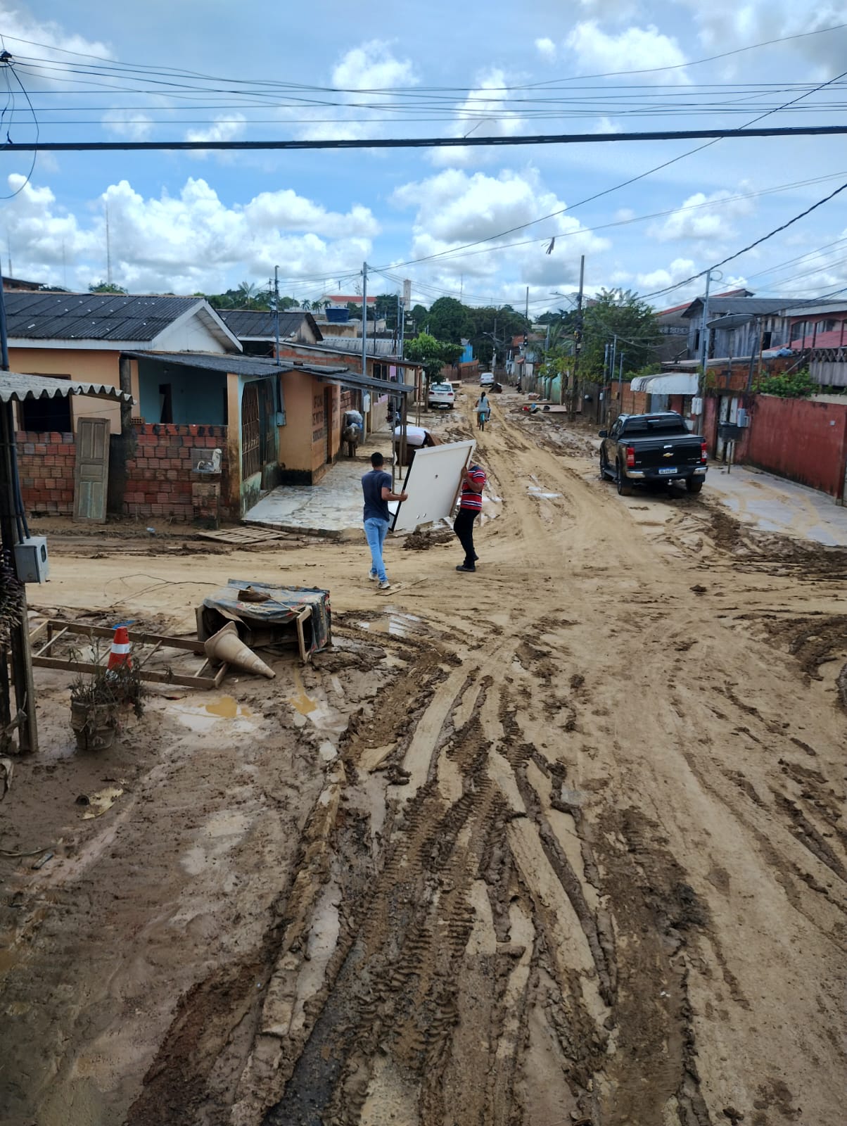 Rua do bairro Cidade Nova após as águas do Rio Acre baixarem. Foto: cedida