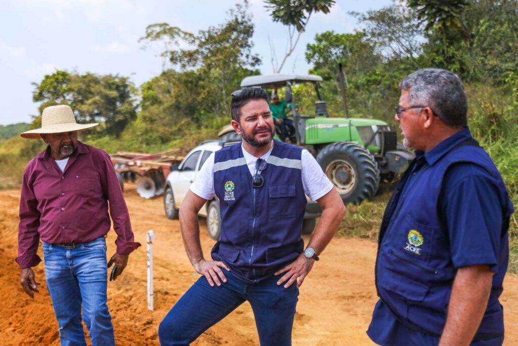 Obra da Ac-405 representa desenvolvimento para a região do Juruá. Foto: Marcos Santos/Secom
