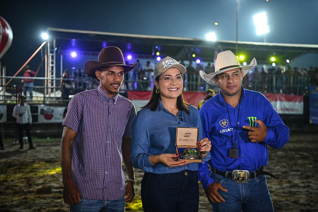 Vice-governadora Mailza é homenageada na abertura do rodeio. Foto: Felipe Freire/Secom
