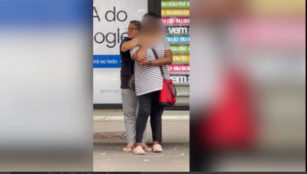 Mulher sequestra outra mulher e a ameaça com faca na Avenida Paulista. • Reprodução