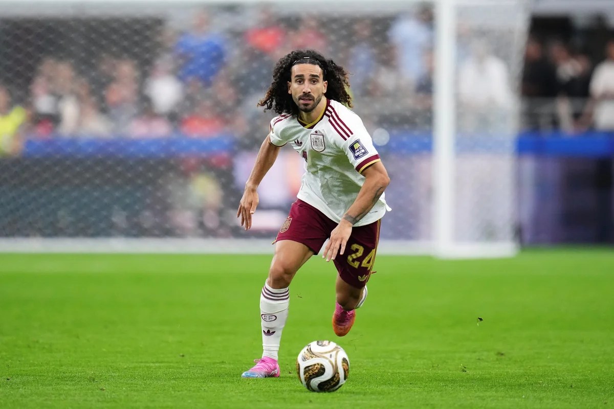 Cucurella é titular da seleção espanhola. Foto: Jose Breton/Pics Action/NurPhoto via Getty Images