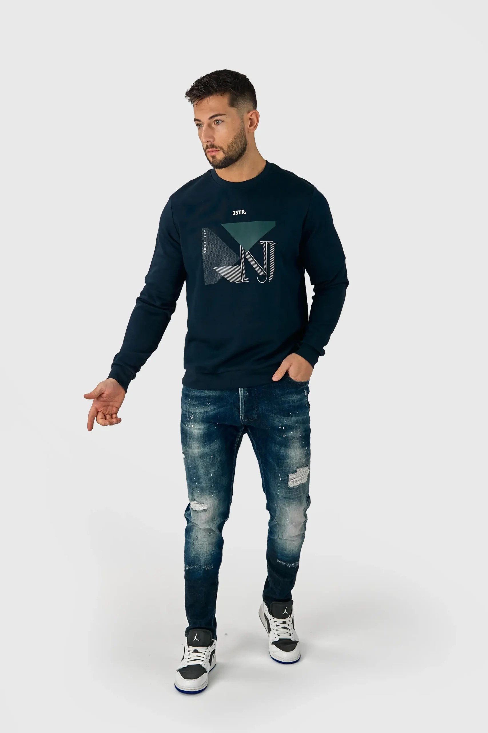PULOVER JSTR Z MOTIVOM IZ MATERIALA INTERLOCK