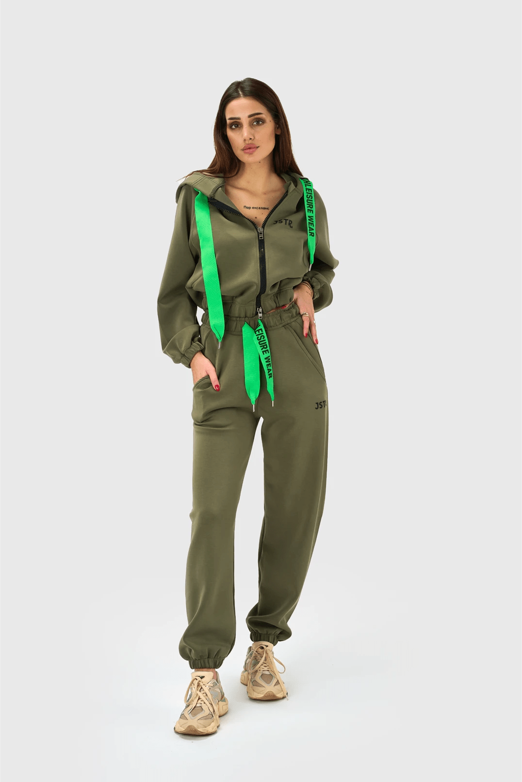 JOGGER HLAČE JSTR Z NEONSKO ZELENO VRVICO