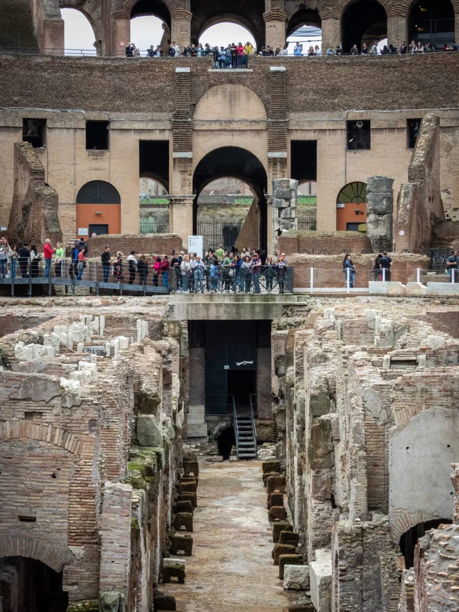 Colosseum in Rome | 罗马斗兽场 just moving around