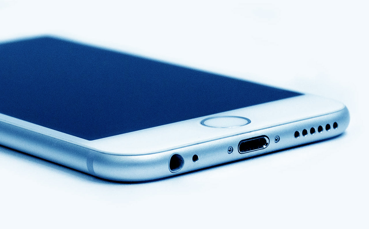 how to stop using your phone in bed