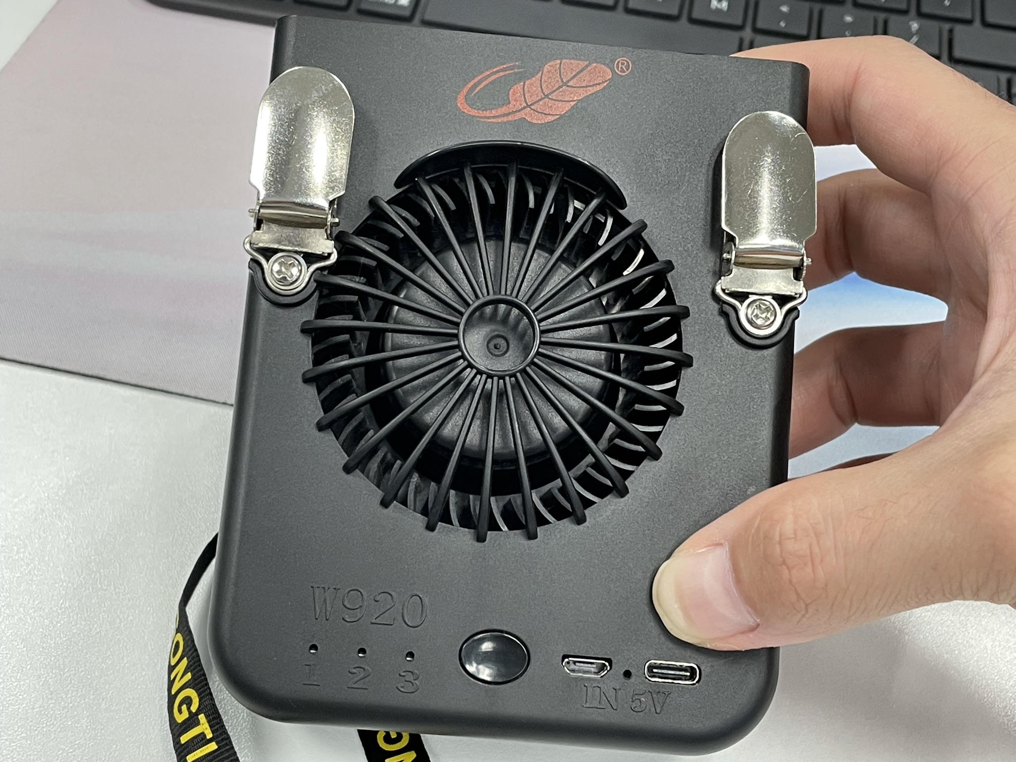 共田W920掛頸風扇 簡單開箱 風力測試