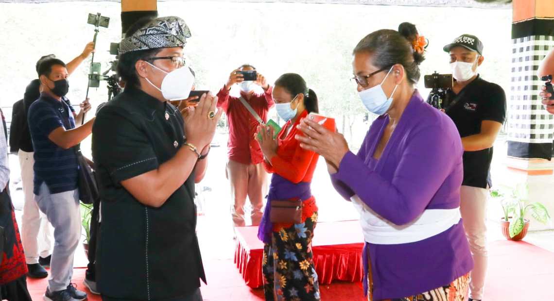 Badung Realisasikan BST Selama Pelaksanaan PPKM, Bupati Giri Prasta Bersyukur Di Masa Sulit Masih Bisa Bantu Masyarakat