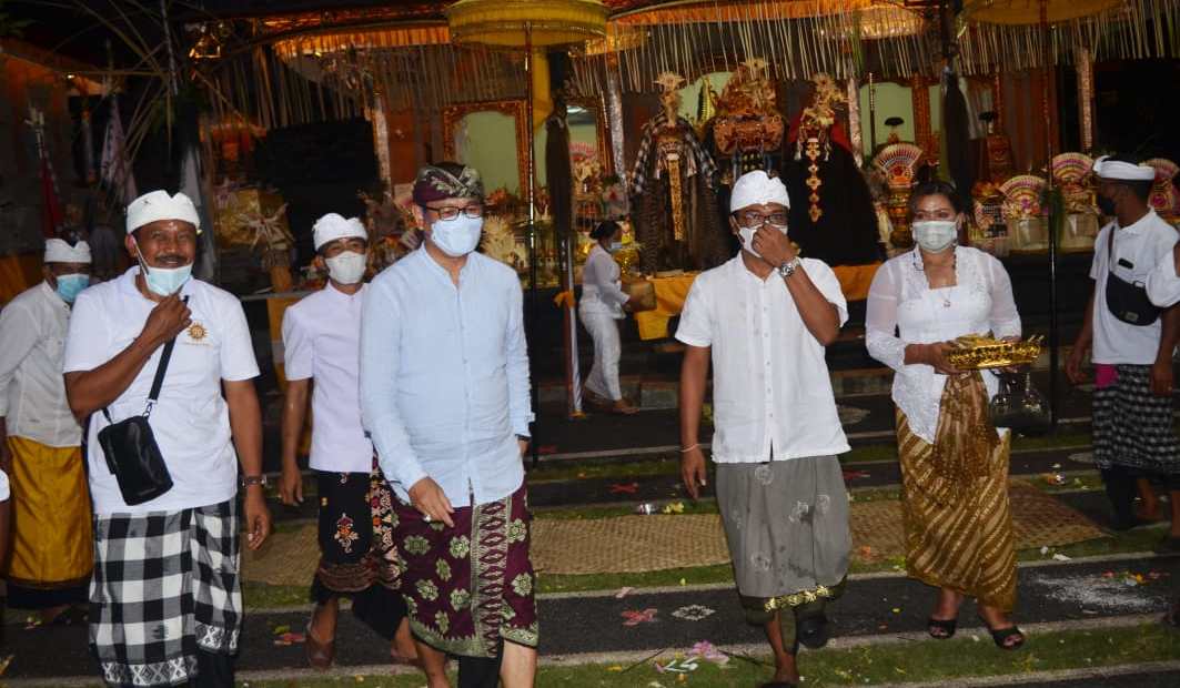 Wabup Suiasa Hadiri Upacara Melaspas Tapakan Pura Dalem Swargan Blahkiuh