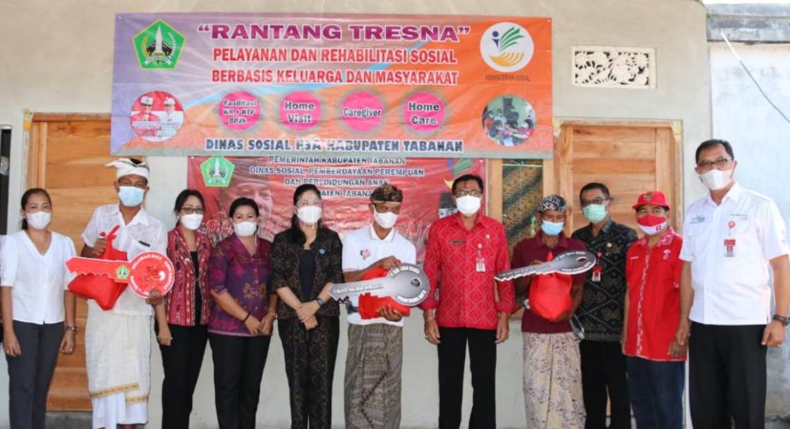 Bupati Sanjaya diwakili Sekda I Gede Susila Resmikan 3 Bedah Rumah Di Desa Gubug