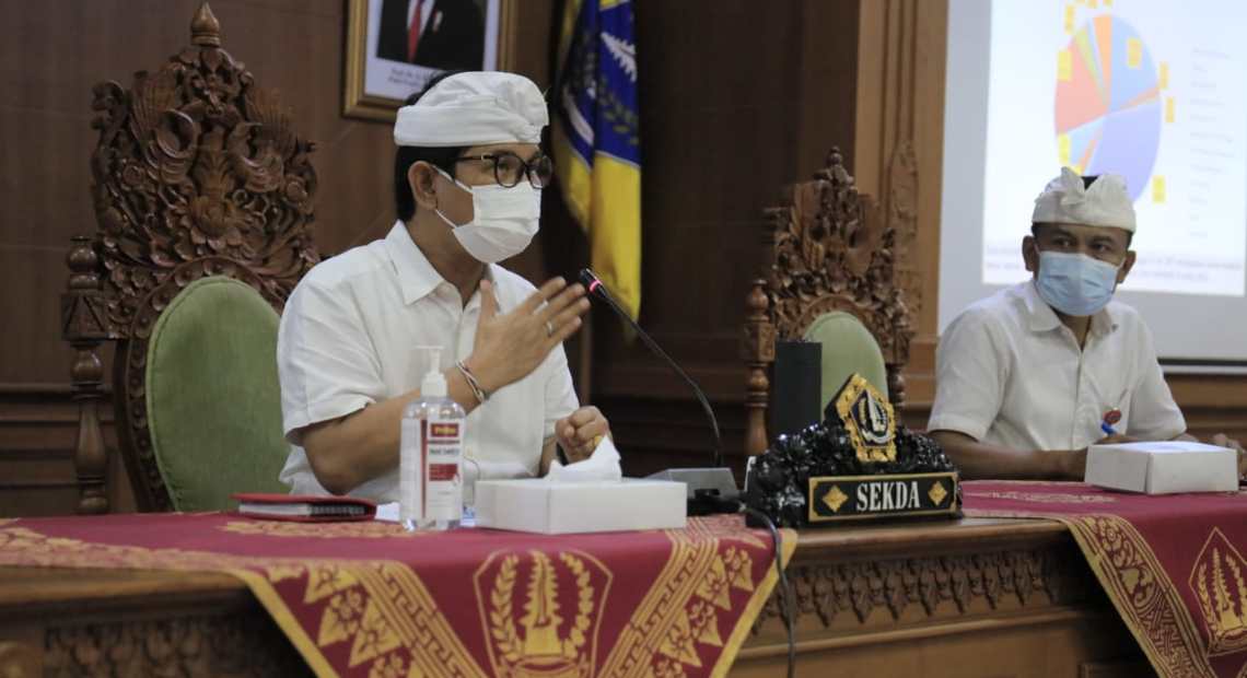 Rapat Evaluasi Penanganan Covid-19 di Badung, Sekda Adi Arnawa Ajak Seluruh Elemen Masyarakat Untuk Tetap Jalani dan Taati Prokes