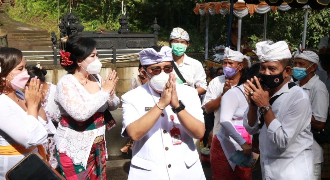 Hadiri Pemlaspasan Pura Beji Taman, Bupati Tabanan Tekankan Persatuan Sangat Penting dalam Membangun