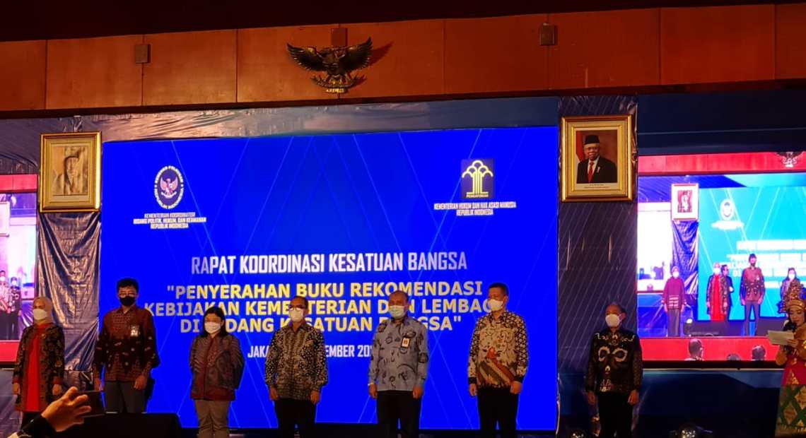 Dekan Fh Unud Hadiri Rakor Kesatuan Bangsa, Penyerahan Buku “Rekomendasi Kebijakan Kementerian Dan Lembaga Di Bidang Kesatuan Bangsa”