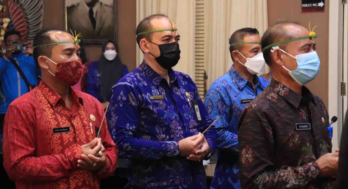 Bupati Buleleng Lantik dan Ambil Sumpah Lima Pejabat Tinggi Pratama-kabarbalihits