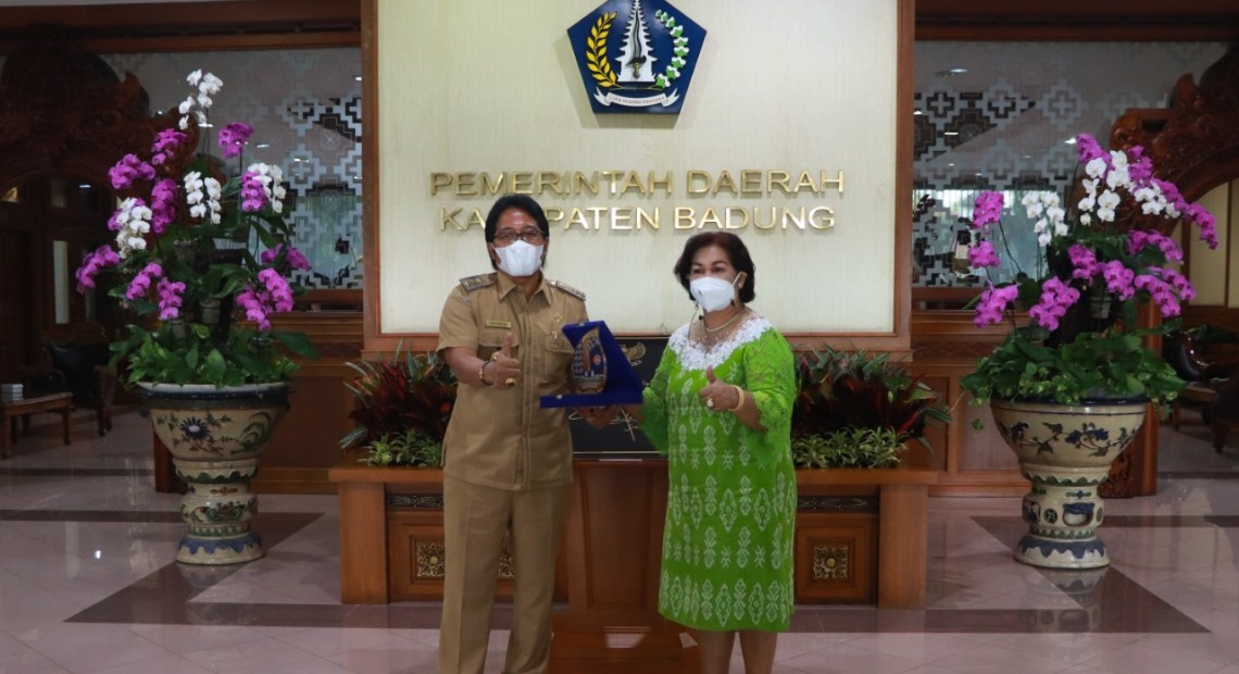 Bupati Giri Prasta Terima Kunja Bupati Kabupaten Rote Ndao Provinsi NTT-kabarbalihits