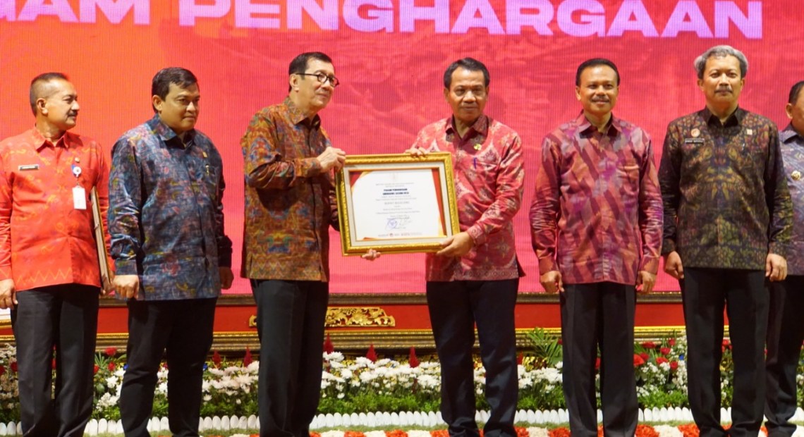 Pemkab Buleleng Terima Penghargaan Anubhawa Sasana Desa-kabarbalihits