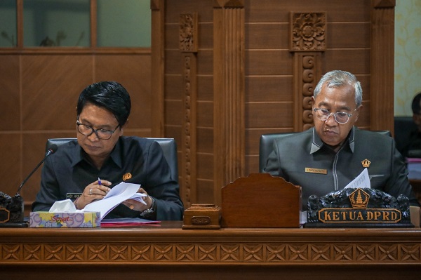 Sekda Wayan Adi Arnawa menghadiri Rapat Kerja dengan Tim Banggar DPRD Kabupaten Badung di Ruang Rapat Madya Gosana Lantai III Sekretariat DPRD Kabupaten Badung, Rabu (9/8)-kabarbalihits