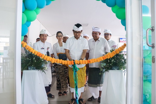 Sekretaris Daerah I Wayan Adi Arnawa menghadiri Grand Opening Koperasi Pegawai Bina Sejahtera di RSD Mangusada, Kapal Mengwi, Jumat (29/9)-kabarbalihits