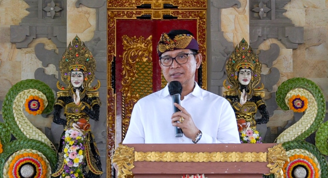 Sekda Adi Arnawa Hadiri Acara Melaspas Balai Banjar Adat Tegal Saat Baleran, Kapal-kabarbalihits
