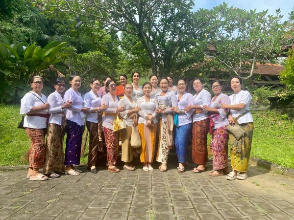 DWP Badung Sembahyang Bersama Sekaligus Mereresik di Pura Taman Mumbul Sangeh-kabarbalihits