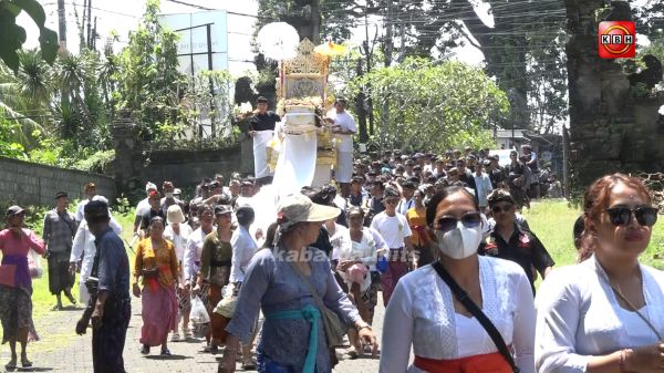 Upacara Mekingsan Ring Pertiwi Ayahanda Disel Astawa