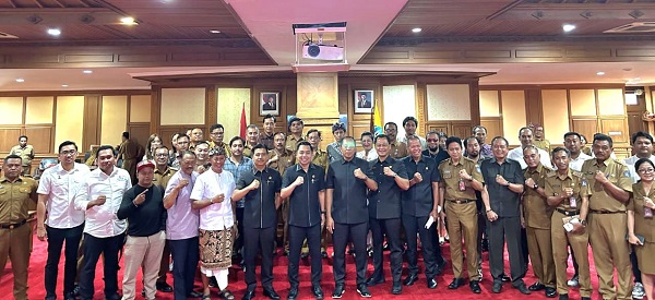 Panitia Khusus (Pansus) DPRD Kabupaten Badung usai Rapat Kerja (Raker) dengan agenda Penyerapan Aspirasi dalam rangka penyusunan Rancangan Peraturan Daerah (Raperda) tentang Fasilitasi Pelindungan Kekayaan Intelektual, Senin (15/9/2025)