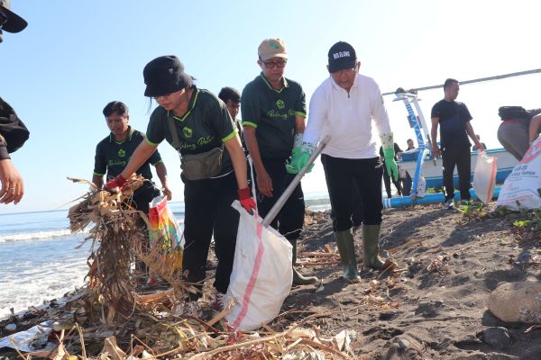 Sutjidra-Supriatna Pimpin Aksi Bersih Sungai Peringati World Clean Up Day-kabarbalihits