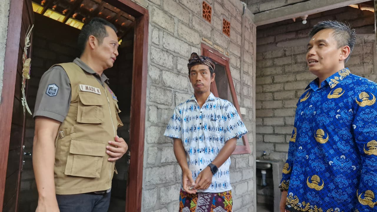 Bantuan tersebut diserahkan langsung oleh Bupati Jembrana, I Made Kembang Hartawan, didampingi Wakil Bupati Gede Ngurah Patriana Krisna, pada Rabu (17/9).
