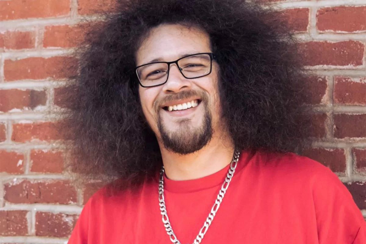 Headshot of comedian Johnny Herrera